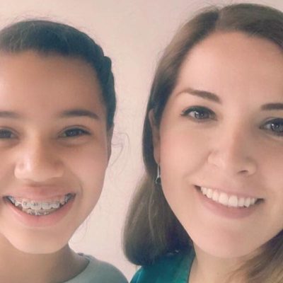 Dentista Gladys Ramos y Pequeña Paciente