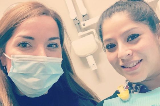 Dentista Gladys Ramos y Paciente en interior